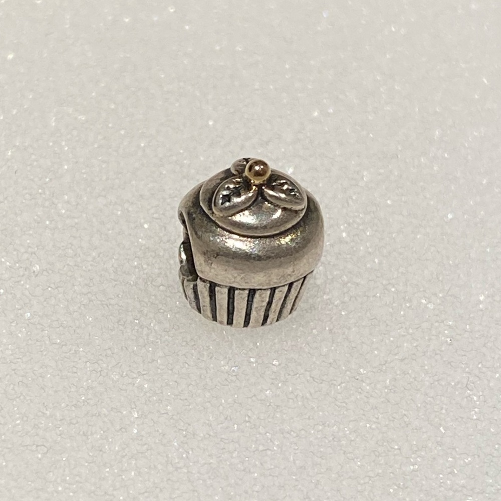 Pandora ~ Cupcake Charm